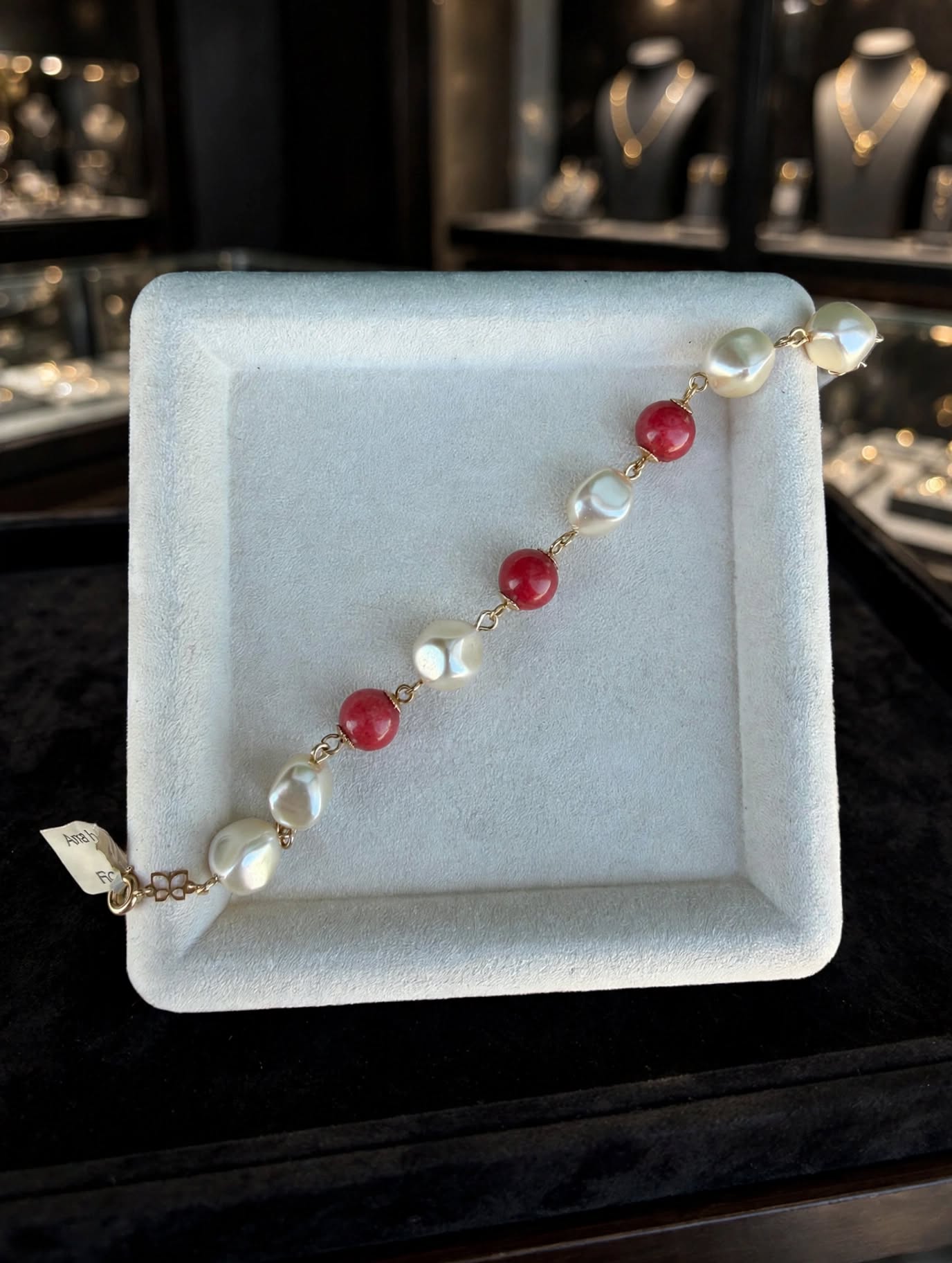 Pulseira Pérolas e Pedras Vermelhas Rommanel
