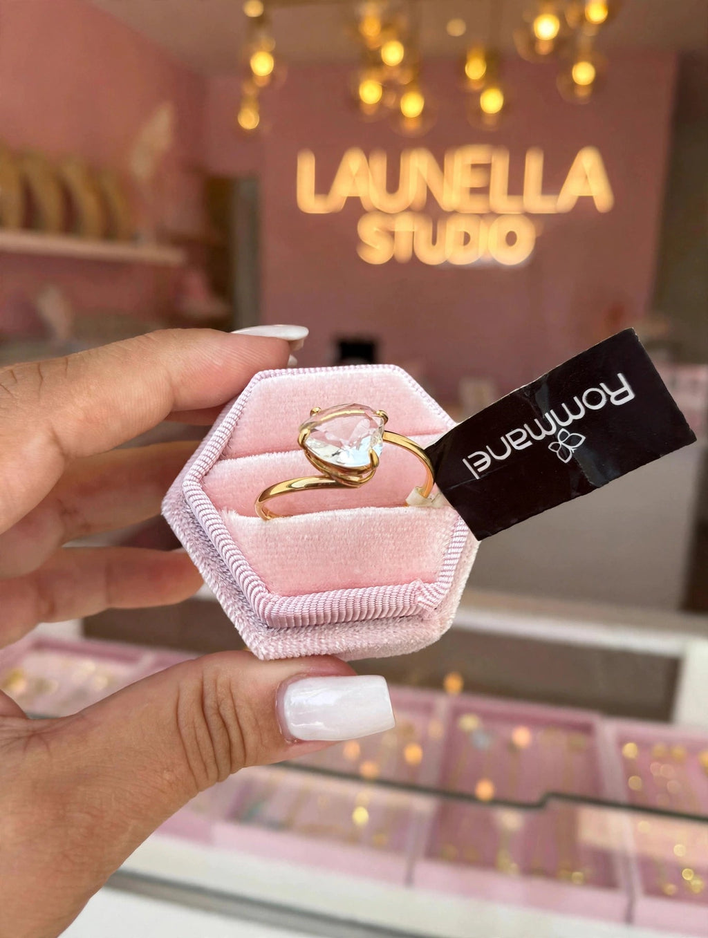 Anel Solitário Zircónia Coração Rommanel - na bandeja rosa exterior loja Launella Studio