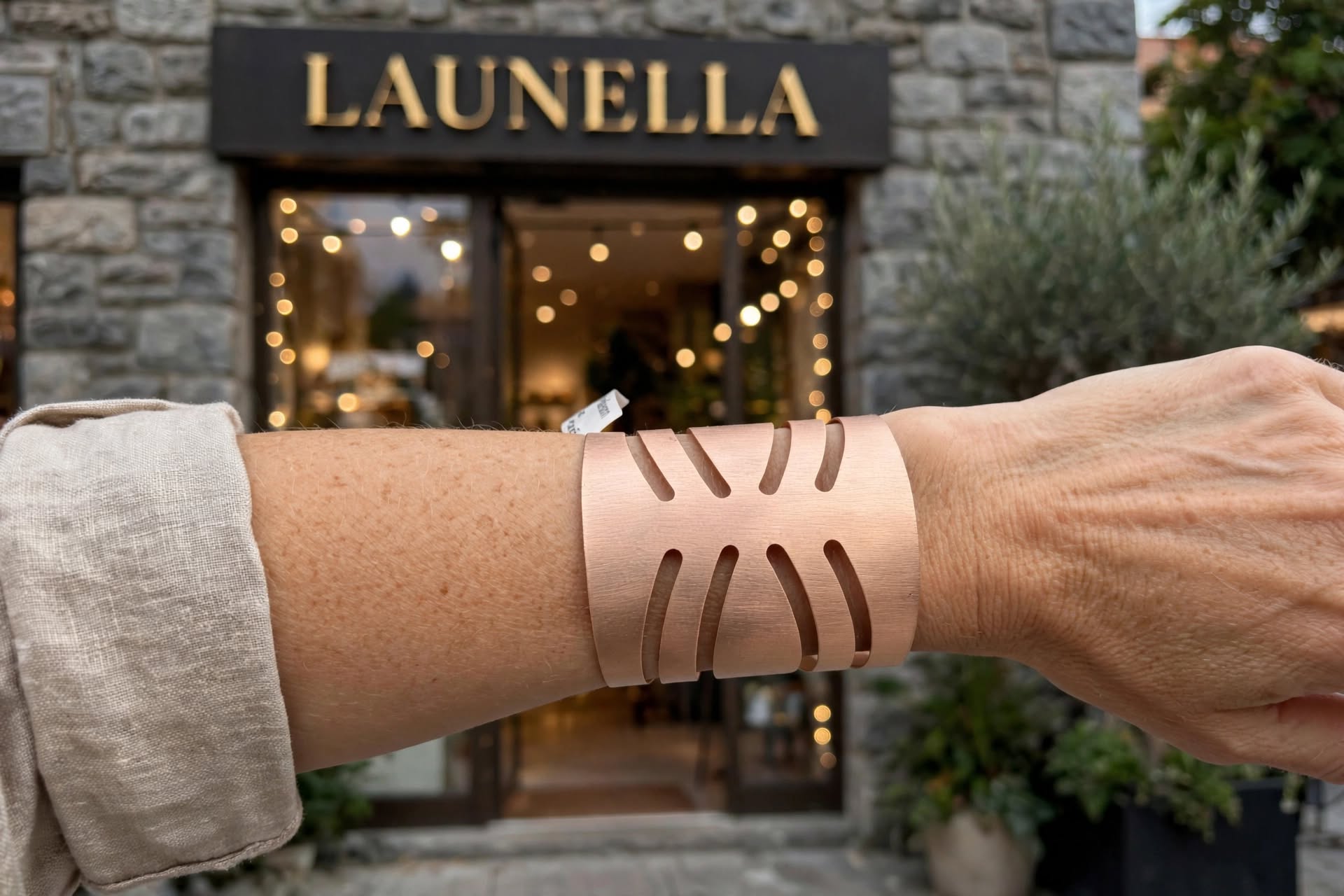 Bracelete Larga Vazada Folha Monstera Rommanel