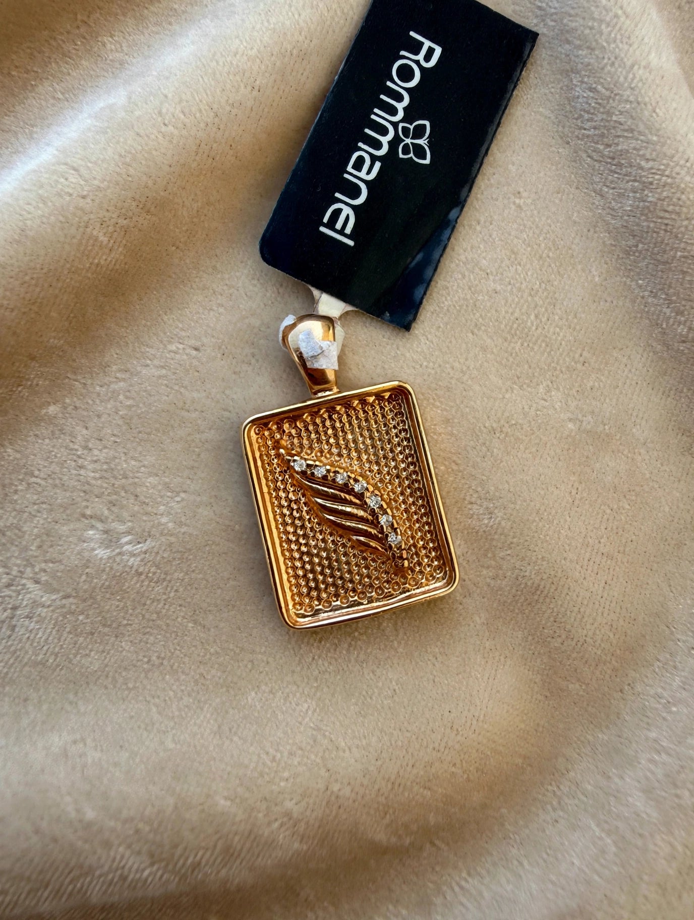 Pingente Placa Retangular Asa de Anjo Zircónias Rommanel