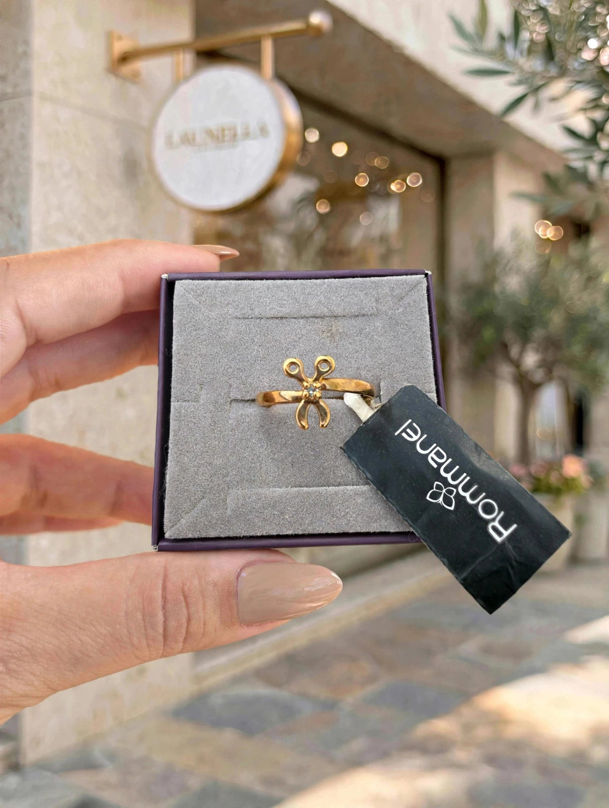 Anel Rommanel Tesoura Dourado - na caixa rosa