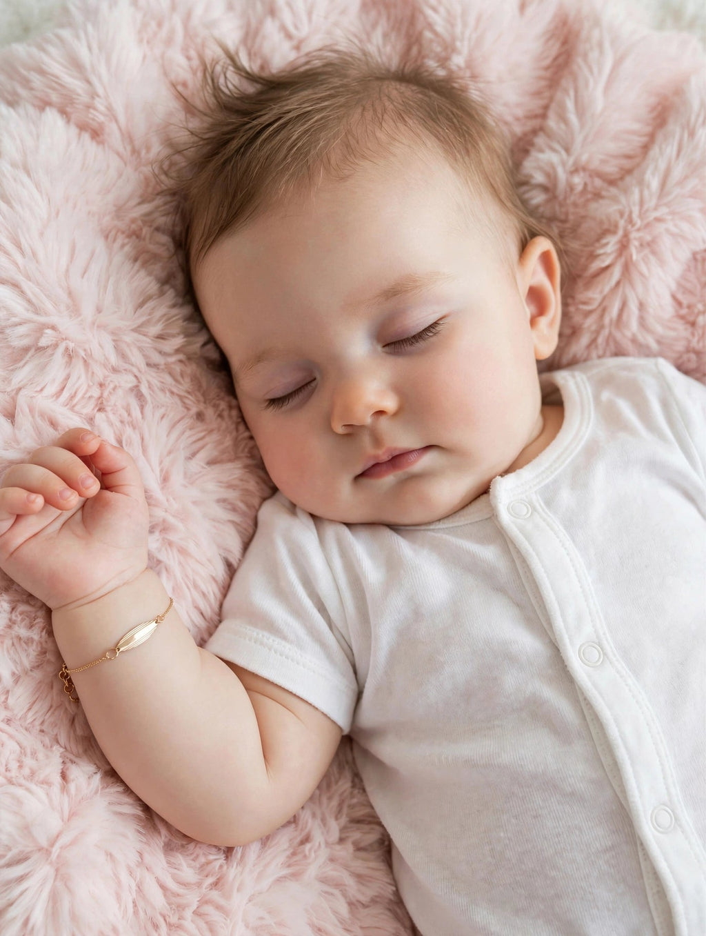 Pulseira Infantil Rommanel Plaquinha - detalhe da plaquinha dourada