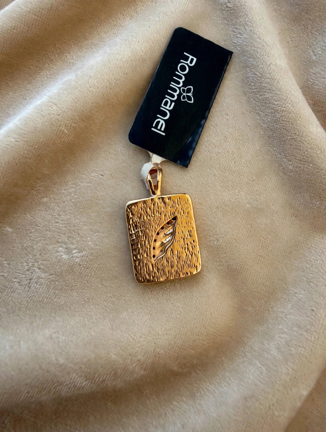 Pingente Placa Retangular Asa de Anjo Zircónias Rommanel