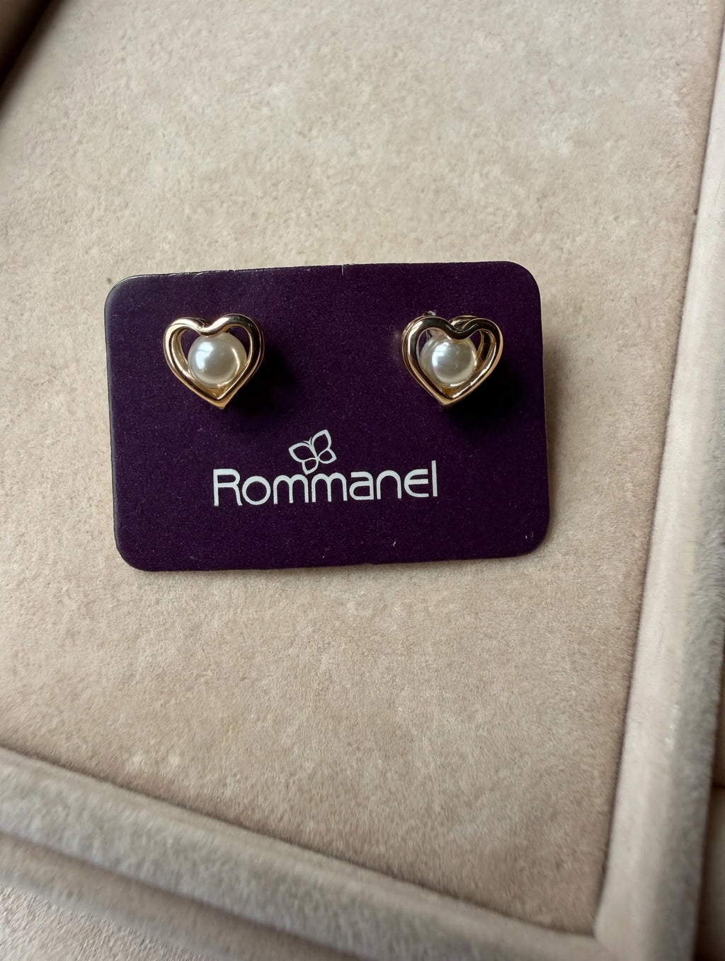 Brincos Mini Coração Aberto com Pérola Rommanel